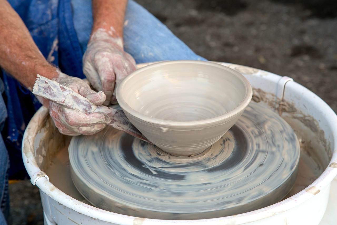 Making vintage-looking ceramics: A complete guide